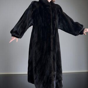 **LUXURY LISTING — VINTAGE FEMALE MAHOGANY MINK COAT-SZ S/M